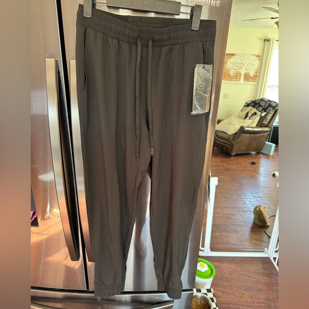 (M) NWT MonoB Joggers